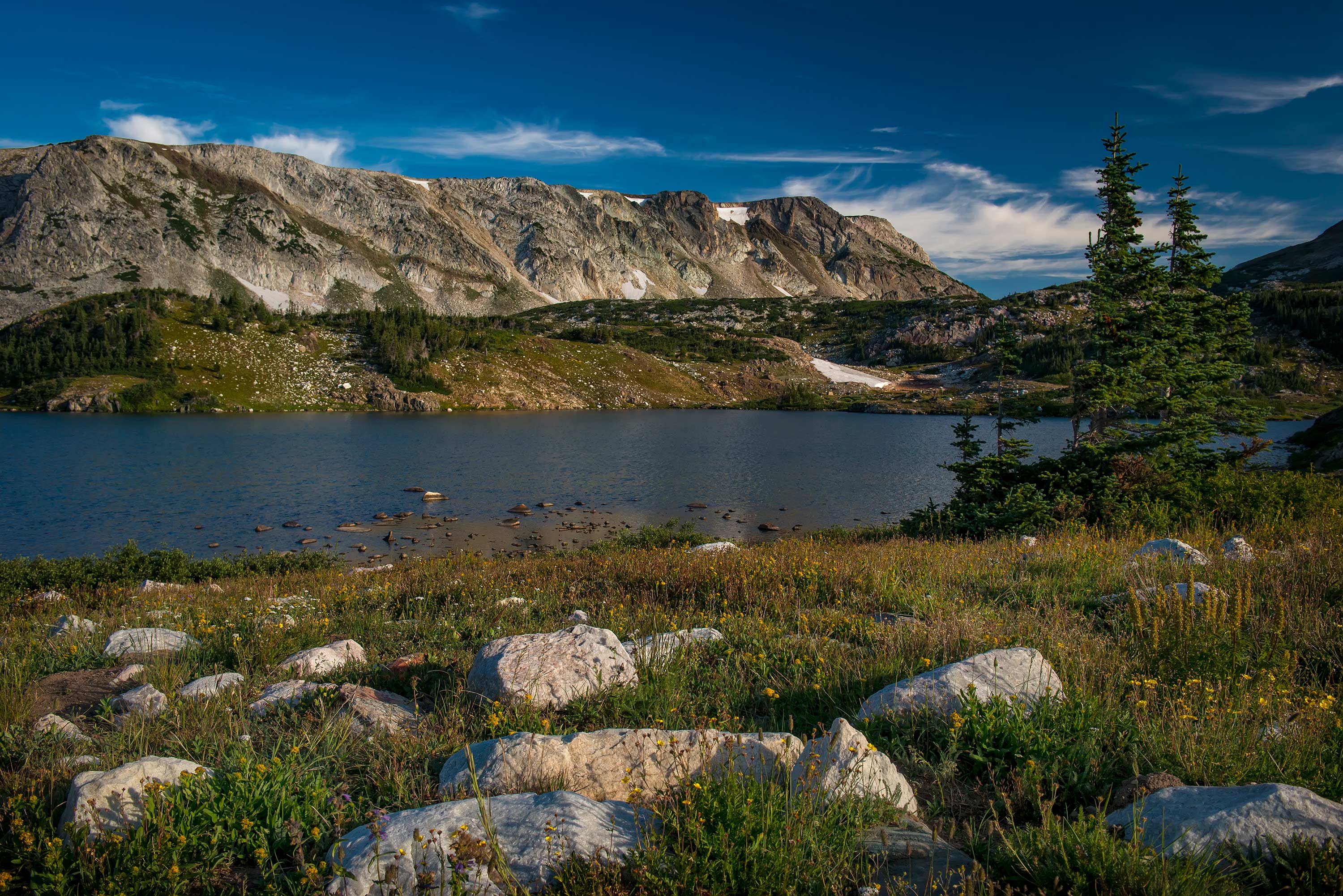 Scenic picture of a lake in the Snowy Range Mountains